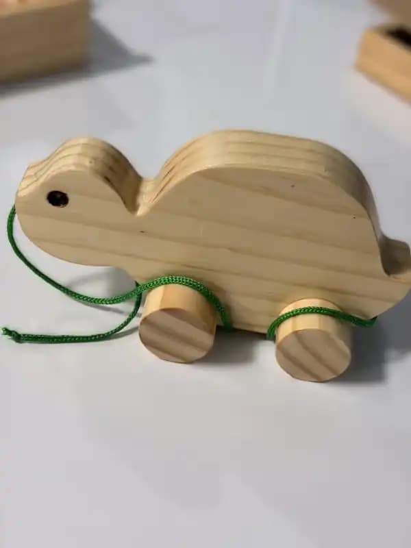 Tortuga de Arrastre de Madera Natural para Bebés - Imagen 1