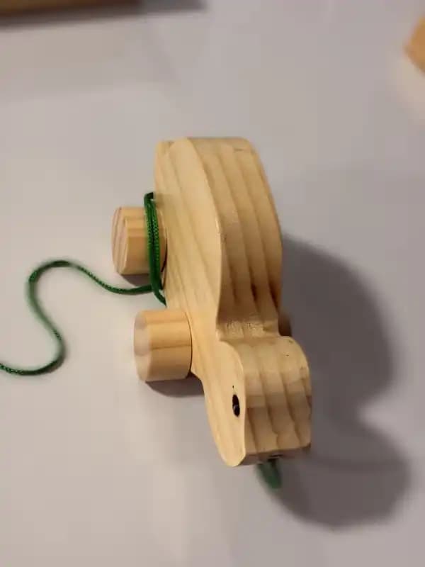Tortuga de Arrastre de Madera Natural para Bebés - Imagen 2