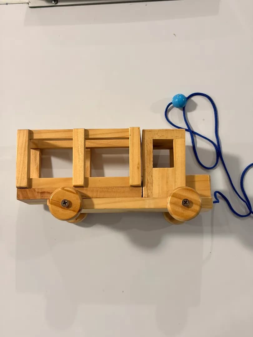 Carrito de madera artesanal para niños - Imagen 1